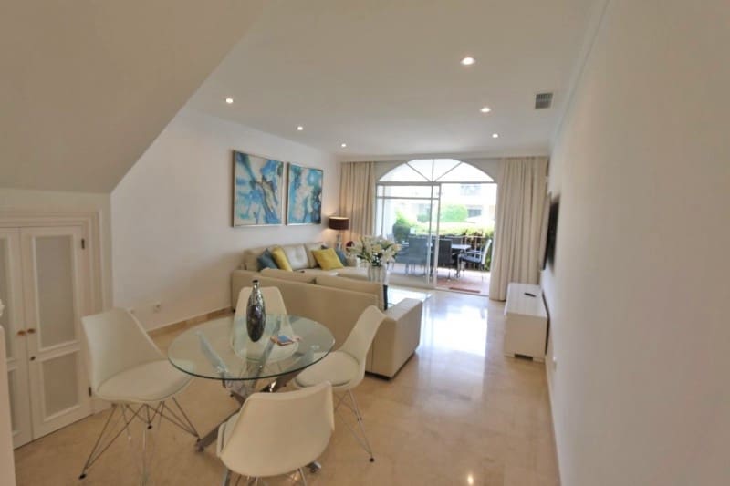 2 soverom Hus til salgs i Nueva Andalucia med svømmebasseng garasje - € 950 (Ref: 5517136)