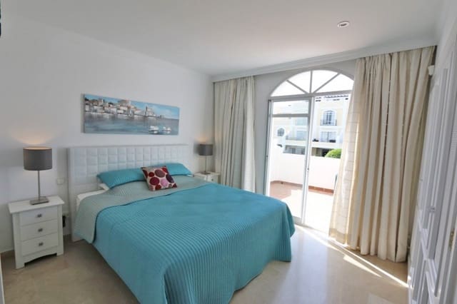 2 quarto Casa em Banda para arrendamento para férias em Nueva Andalucia, Marbella com piscina Garagem - 950 € (Ref: 5517136)