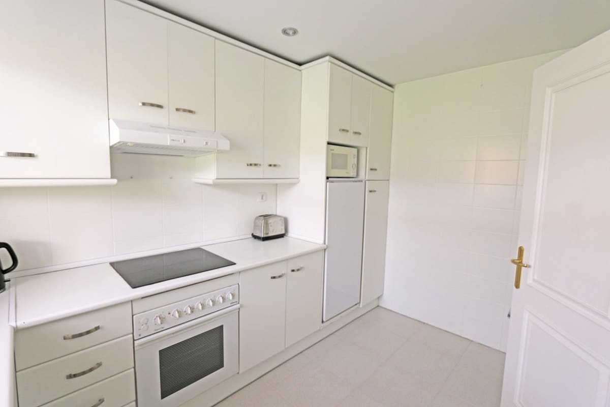 2 soverom Hus til salgs i Nueva Andalucia med svømmebasseng garasje - € 950 (Ref: 5517136)