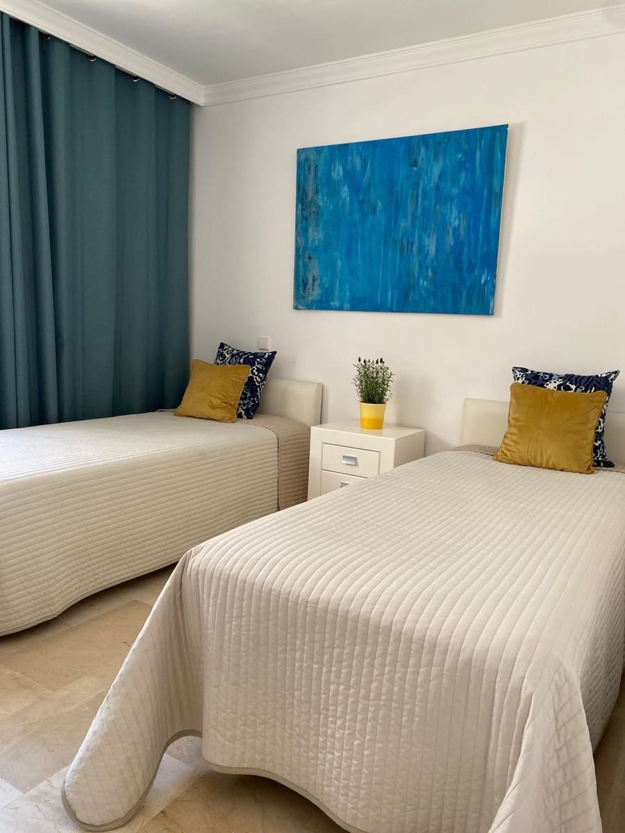 2 soverom Hus til salgs i Nueva Andalucia med svømmebasseng garasje - € 950 (Ref: 5517136)