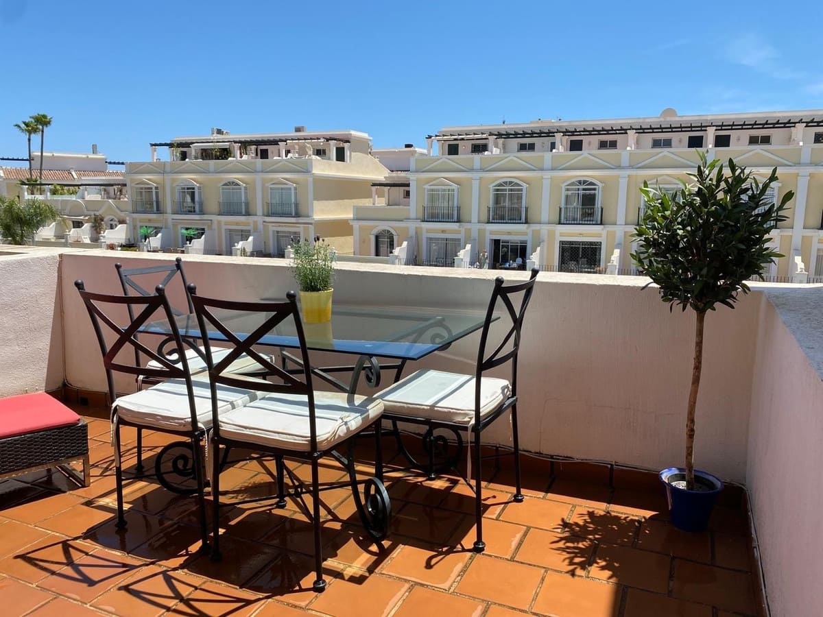 2 soverom Hus til salgs i Nueva Andalucia med svømmebasseng garasje - € 950 (Ref: 5517136)