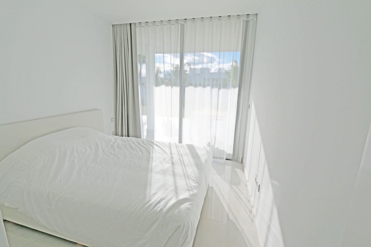 Appartement de 3 chambres de location de vacances à Benahavis avec piscine garage - 1 500 € (Ref: 5517165)