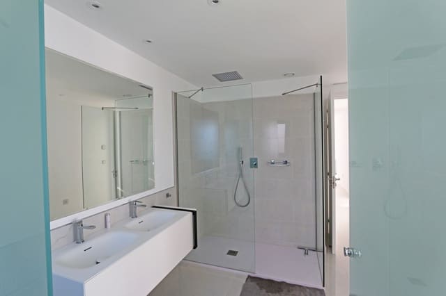 Appartement de 3 chambres de location de vacances à Benahavís avec piscine garage - 1 500 € (Ref: 5517165)