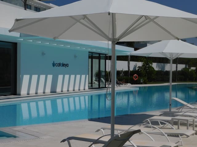 Appartement de 3 chambres de location de vacances à Benahavís avec piscine garage - 1 500 € (Ref: 5517165)