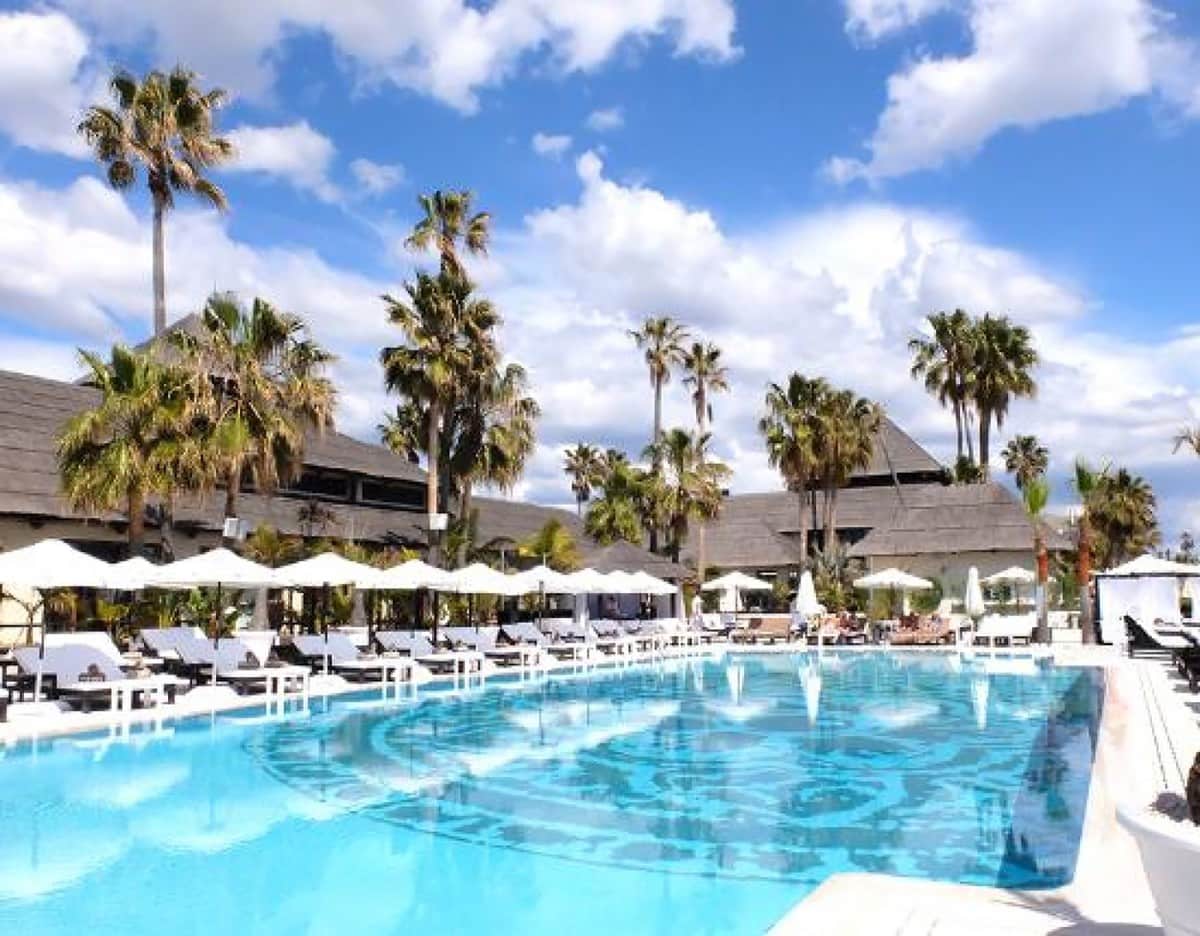 2 bedroom Apartment for sale in Estepona with pool garage - € 490,000 (Ref: 5517237)