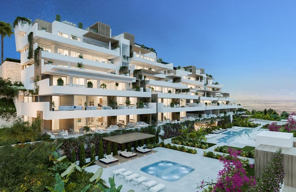 2 bedroom Apartment for sale in Estepona with pool garage - € 490,000 (Ref: 5517237)