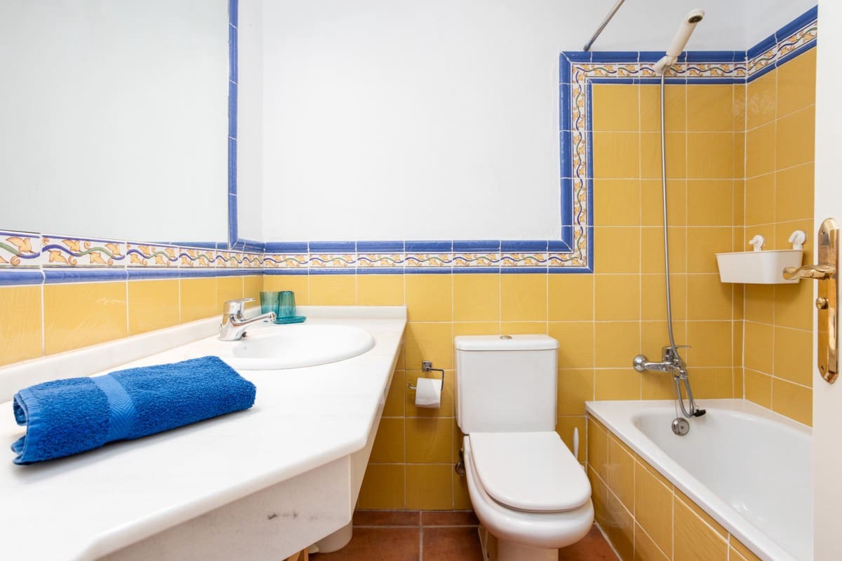 3 bedroom Semi-detached Villa for holiday rental in San Pedro de Alcantara with pool garage - € 1,050 (Ref: 5517248)