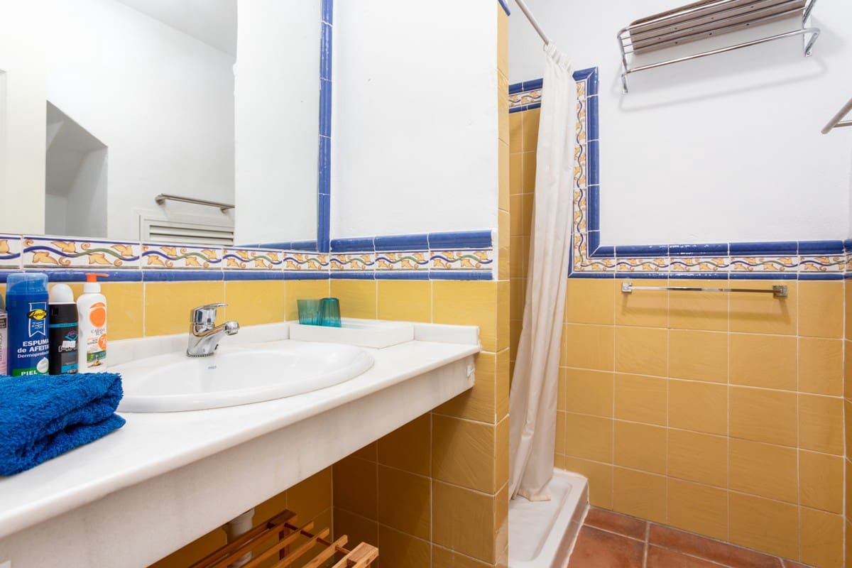 3 bedroom Semi-detached Villa for holiday rental in San Pedro de Alcantara with pool garage - € 1,050 (Ref: 5517248)