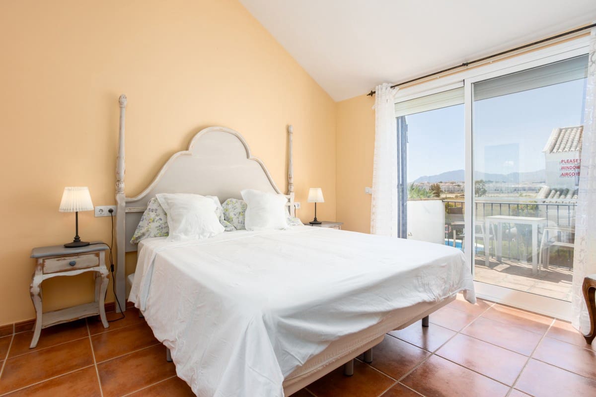 3 bedroom Semi-detached Villa for holiday rental in San Pedro de Alcantara with pool garage - € 1,050 (Ref: 5517248)