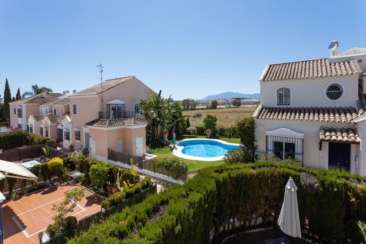 3 bedroom Semi-detached Villa for holiday rental in San Pedro de Alcantara with pool garage - € 1,050 (Ref: 5517248)