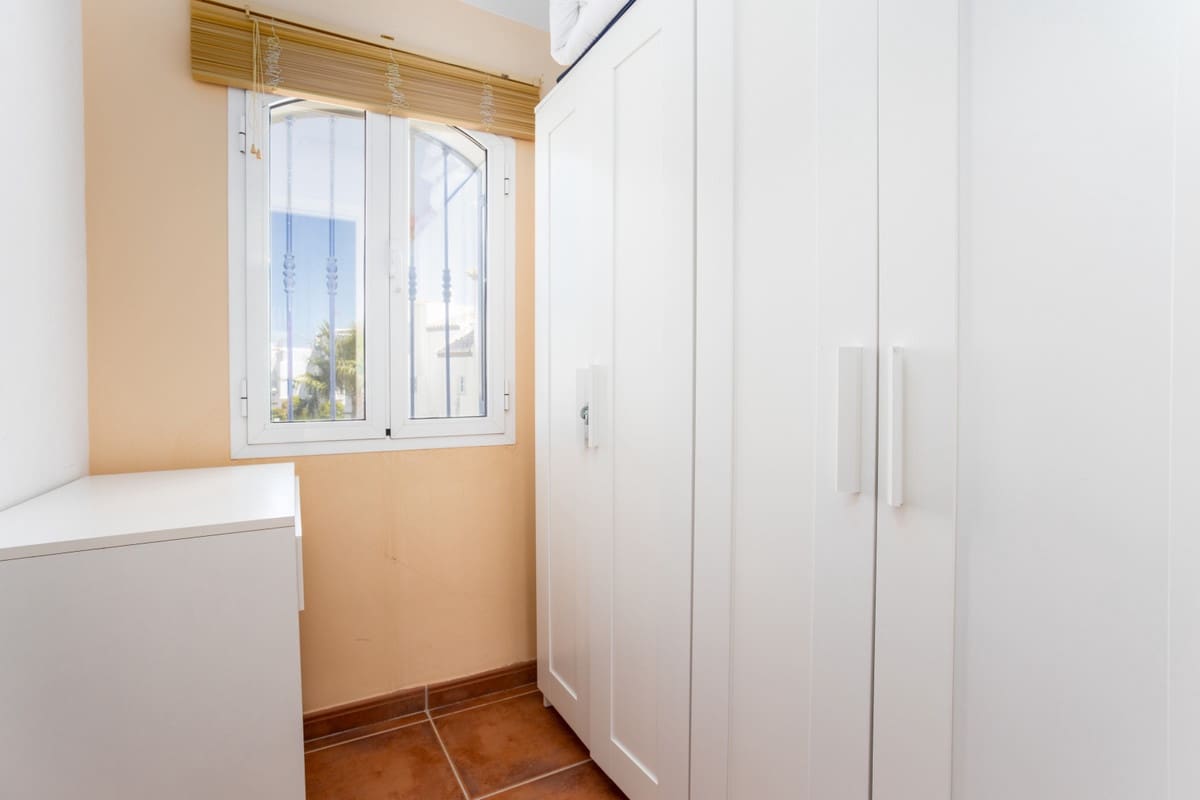 3 bedroom Semi-detached Villa for holiday rental in San Pedro de Alcantara with pool garage - € 1,050 (Ref: 5517248)