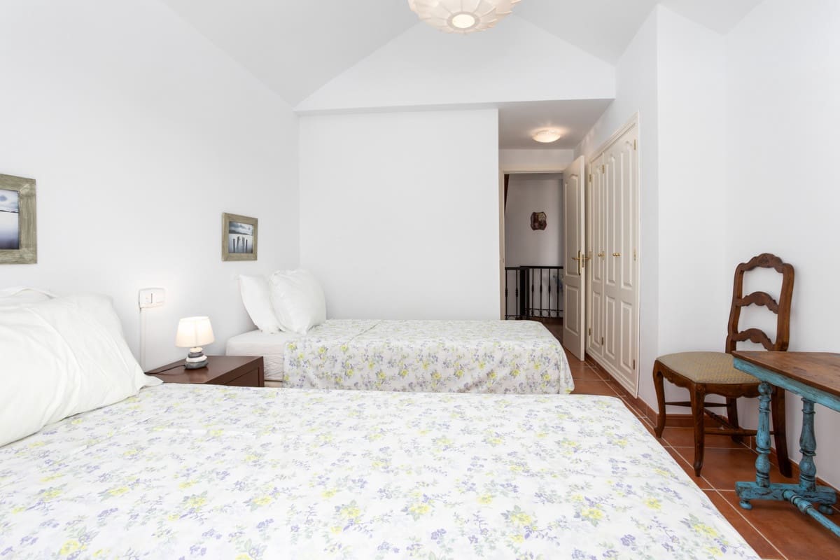 3 Zimmer Feriendoppelhaus in San Pedro de Alcantara mit Pool Garage - 1.050 € (Ref: 5517248)