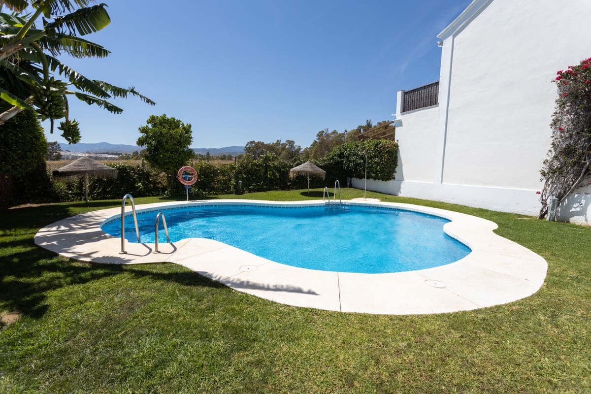 3 Zimmer Feriendoppelhaus in San Pedro de Alcantara mit Pool Garage - 1.050 € (Ref: 5517248)