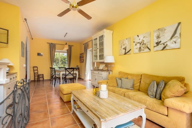 3 slaapkamer Halfvrijstaande villa voor vakantieverhuur in San Pedro de Alcantara, Marbella met zwembad garage - € 1.050 (Ref: 5517248)