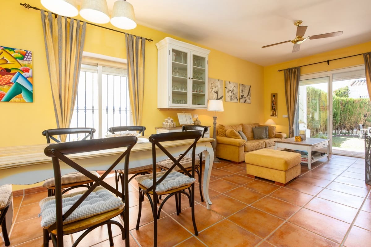 3 bedroom Semi-detached Villa for holiday rental in San Pedro de Alcantara with pool garage - € 1,050 (Ref: 5517248)