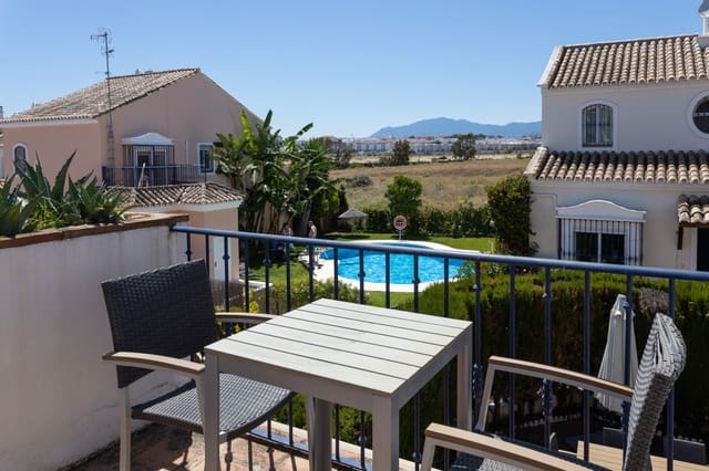 3 slaapkamer Halfvrijstaande villa voor vakantieverhuur in San Pedro de Alcantara, Marbella met zwembad garage - € 1.050 (Ref: 5517248)