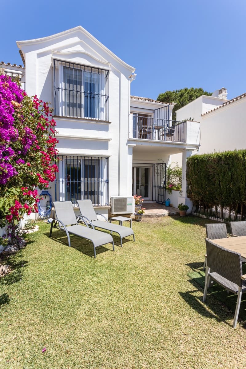 3 bedroom Semi-detached Villa for holiday rental in San Pedro de Alcantara with pool garage - € 1,050 (Ref: 5517248)