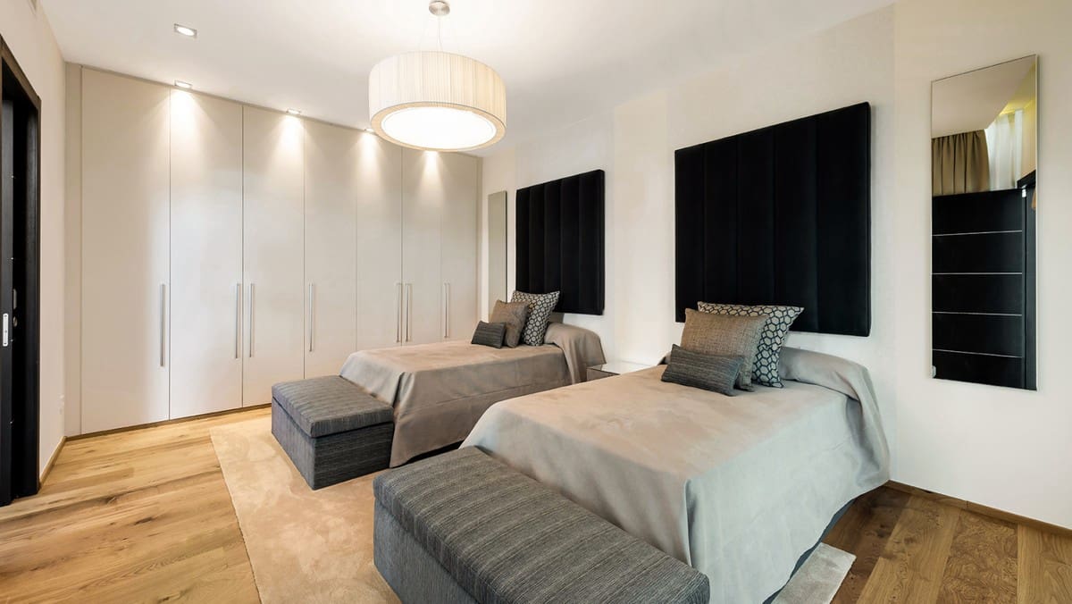 2 soverom Kjedet enebolig til salgs i Marbella med svømmebasseng garasje - € 1 320 000 (Ref: 5517263)