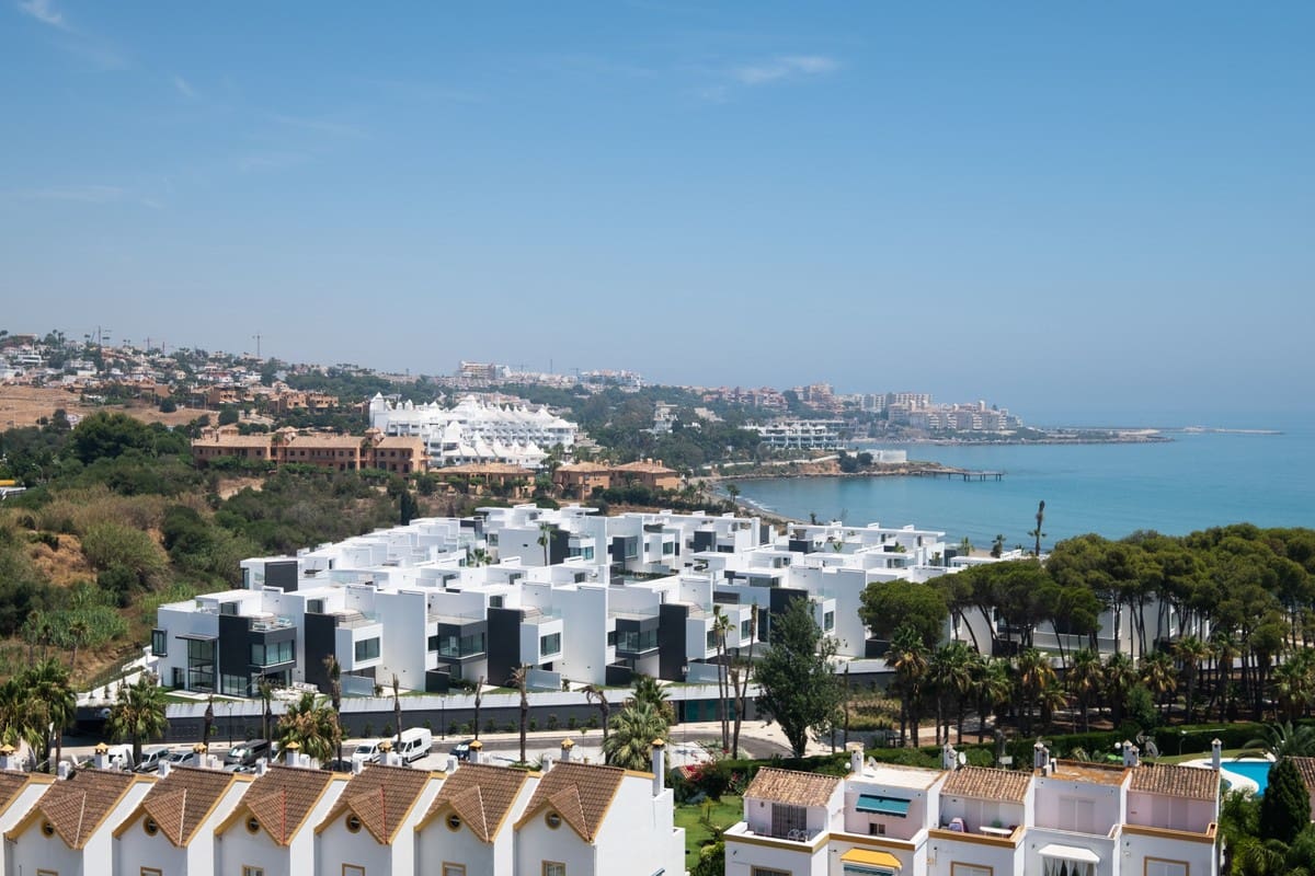 3 soverom Penthouse til salgs i Estepona med svømmebasseng garasje - € 739 000 (Ref: 5627425)