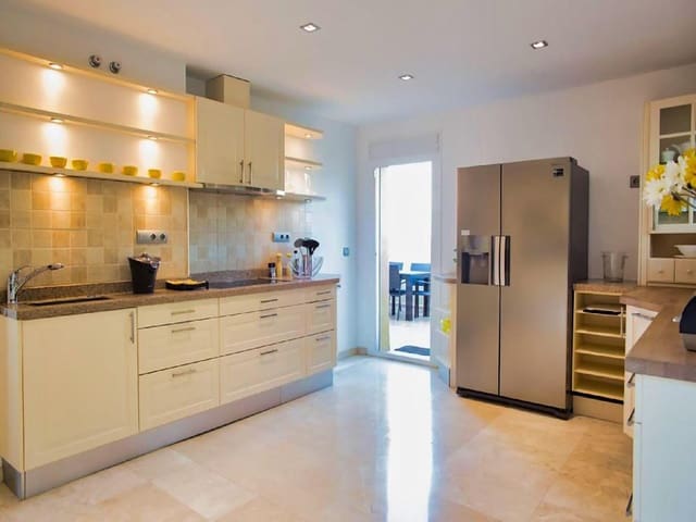 4 soverom Penthouse til salgs i Marbella med svømmebasseng garasje - € 2 450 (Ref: 5828503)