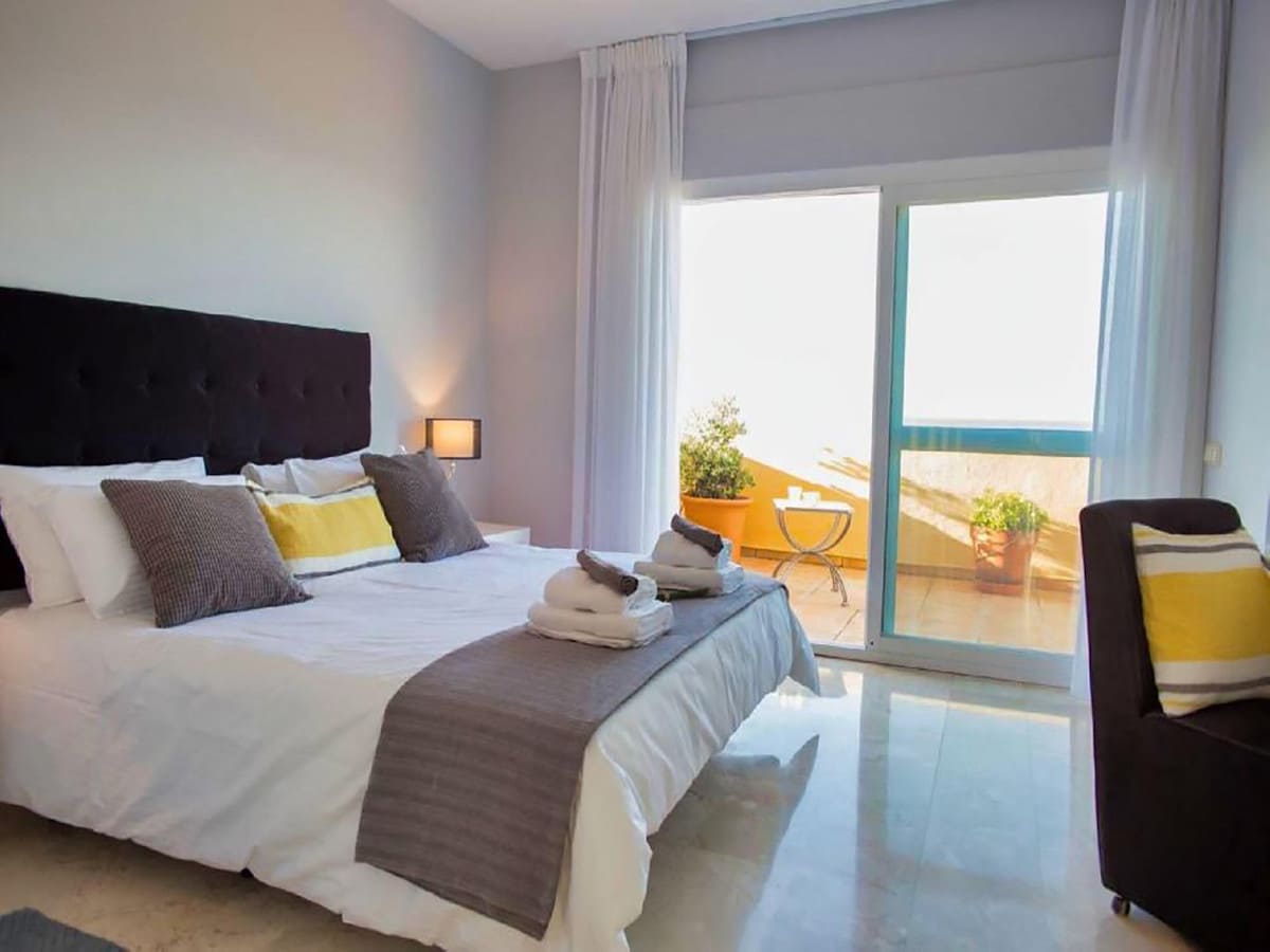   4 soveværelse   feriePenthouse i Marbella   med   swimmingpool  garage  - € 2.450 (Ref: 5828503)