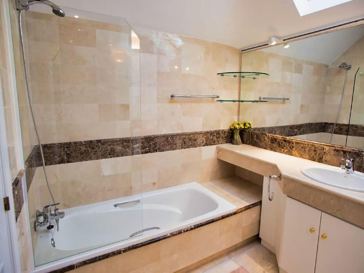   4 soveværelse   feriePenthouse i Marbella   med   swimmingpool  garage  - € 2.450 (Ref: 5828503)