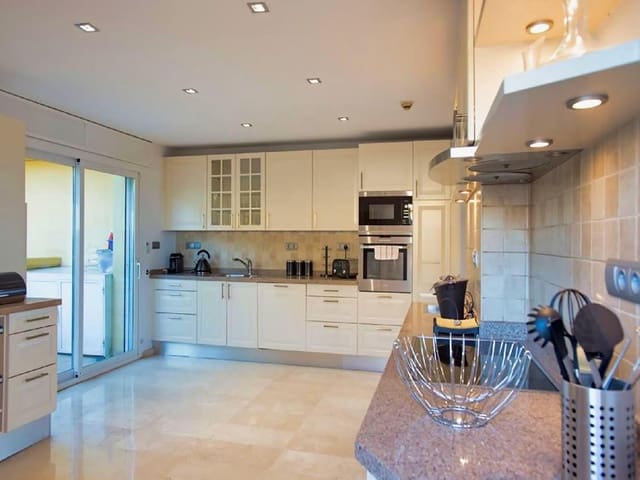 4 soverom Penthouse til salgs i Marbella med svømmebasseng garasje - € 2 450 (Ref: 5828503)