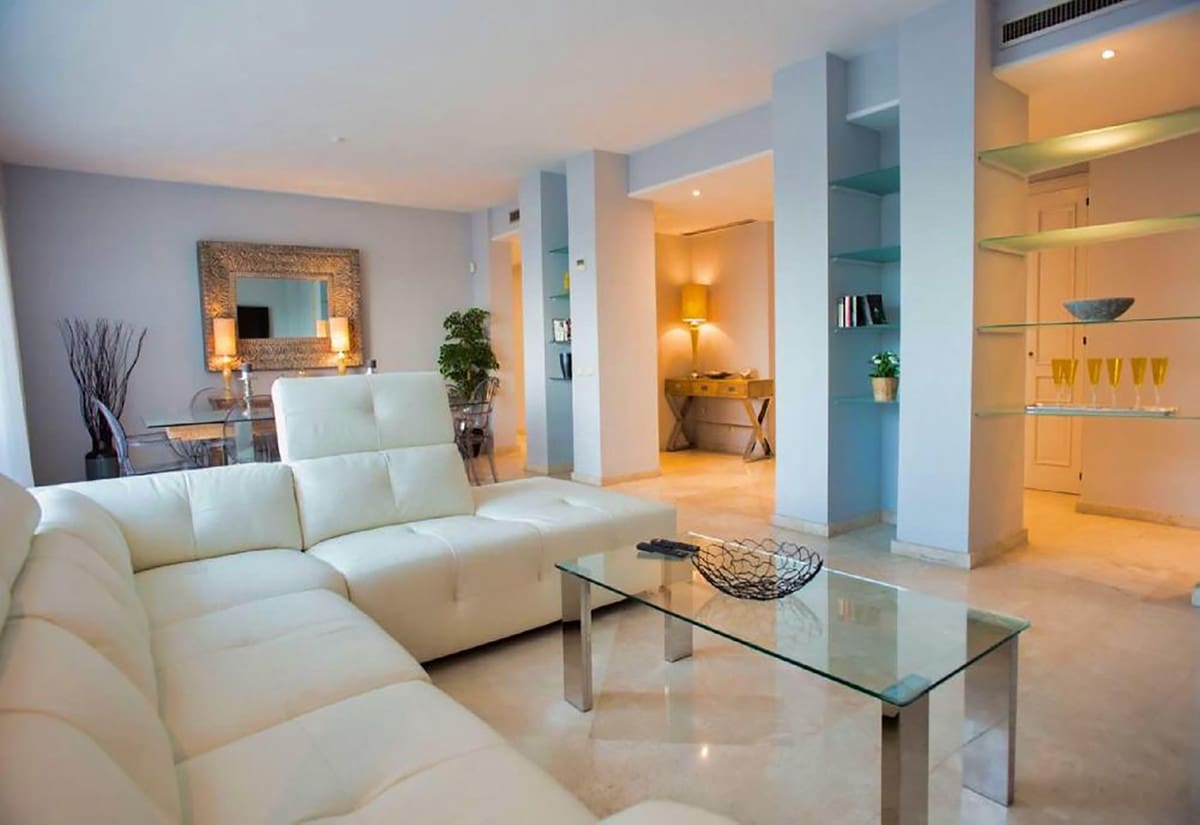 4 bedroom Penthouse for holiday rental in Marbella with pool garage - € 2,450 (Ref: 5828503)