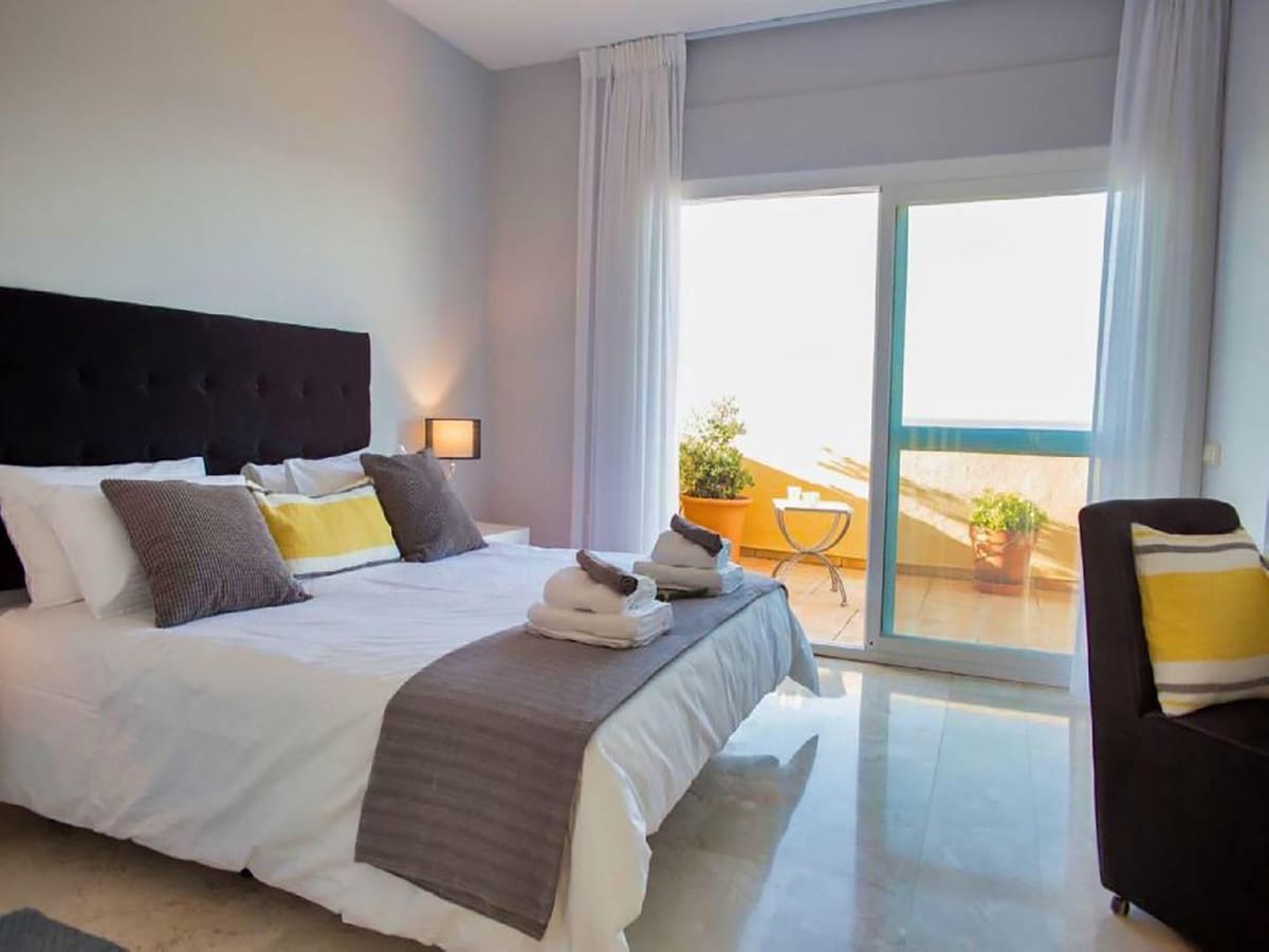 4 bedroom Penthouse for holiday rental in Marbella with pool garage - € 2,450 (Ref: 5828503)