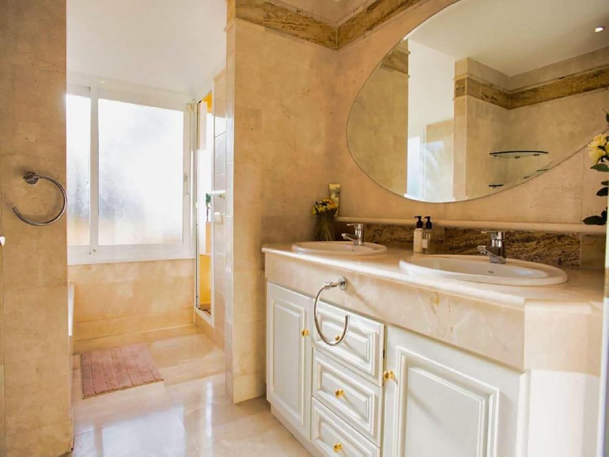 4 bedroom Penthouse for holiday rental in Marbella with pool garage - € 2,450 (Ref: 5828503)