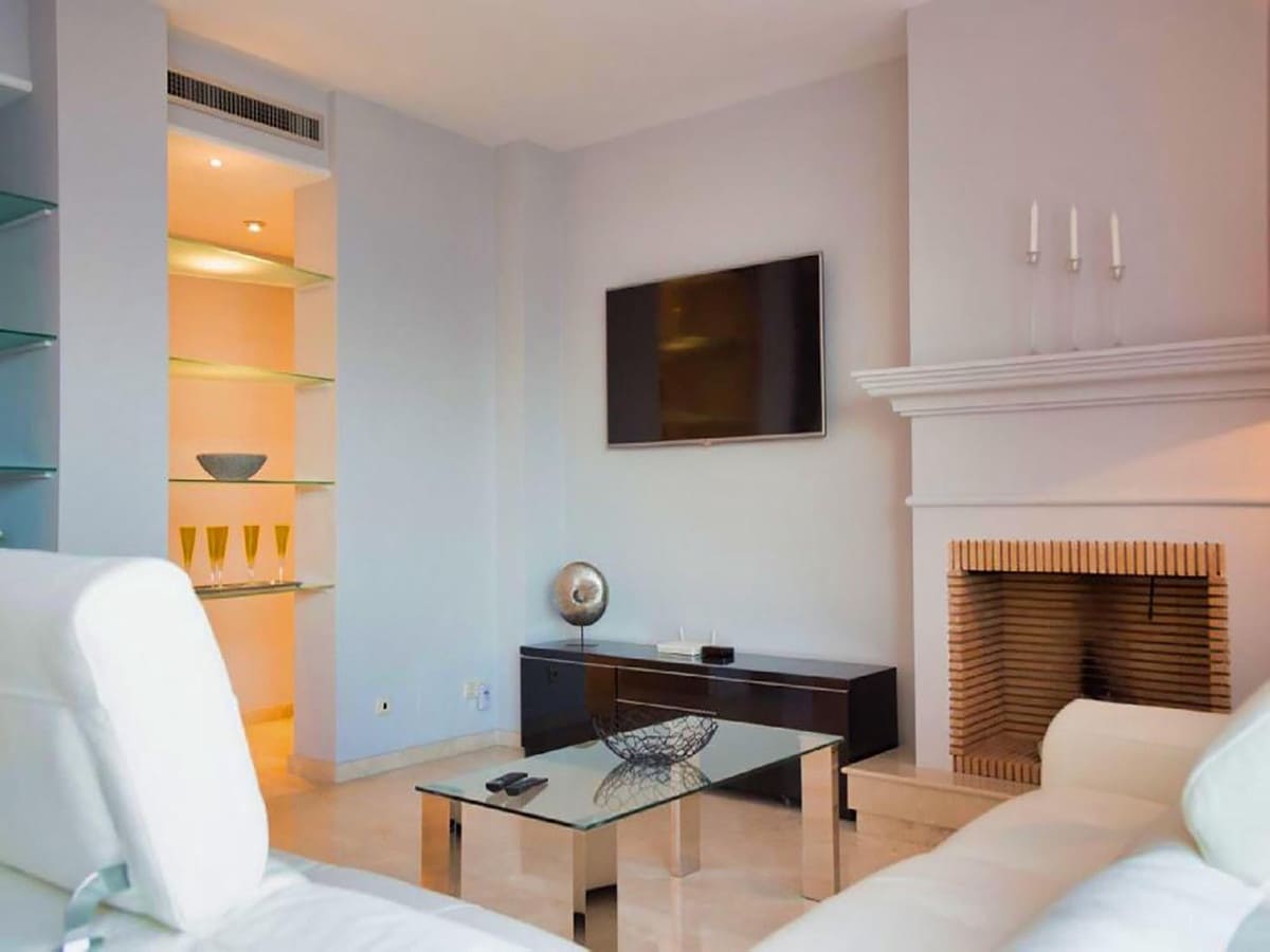 4 bedroom Penthouse for holiday rental in Marbella with pool garage - € 2,450 (Ref: 5828503)