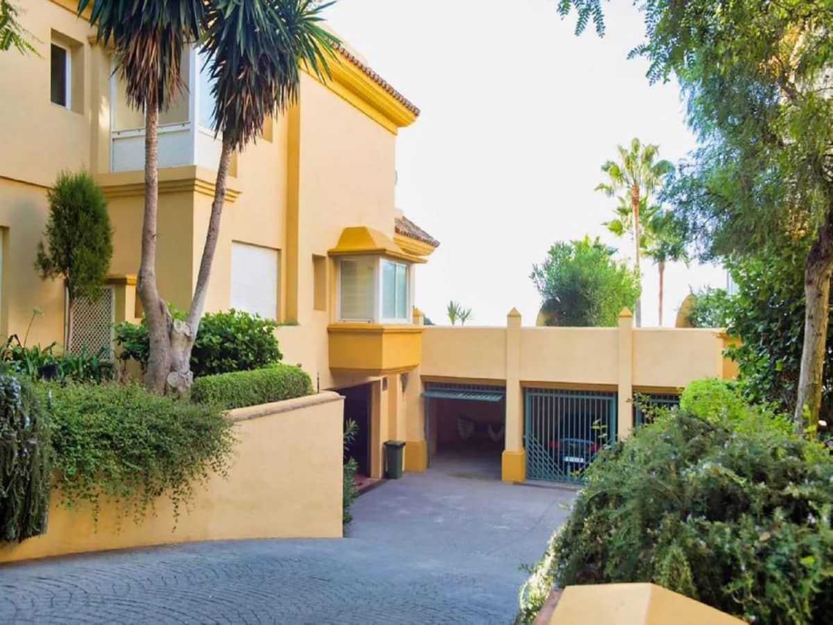 4 bedroom Penthouse for holiday rental in Marbella with pool garage - € 2,450 (Ref: 5828503)