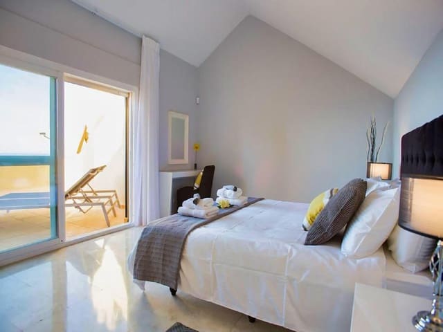 Ático de 4 habitaciones en Marbella en alquiler vacacional con piscina garaje - 2.450 € (Ref: 5828503)