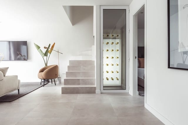 3 sypialnia Dom na sprzedaż w Nueva Andalucia, Marbella z basenem garażem - 895 000 € (Ref: 5921758)