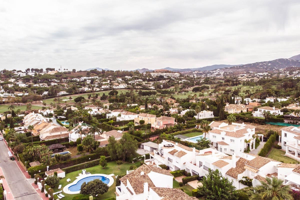 Casa de 3 habitaciones en Nueva Andalucia en venta con piscina garaje - 895.000 € (Ref: 5921758)