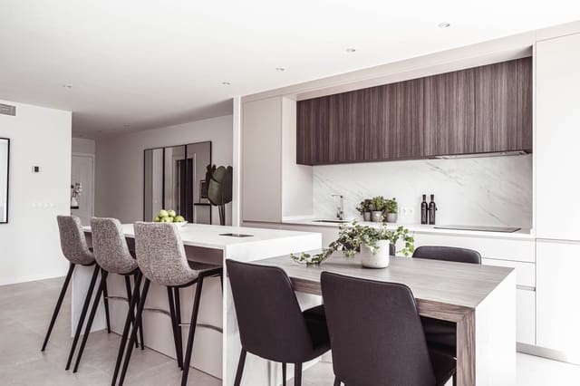 3 sypialnia Dom na sprzedaż w Nueva Andalucia, Marbella z basenem garażem - 895 000 € (Ref: 5921758)