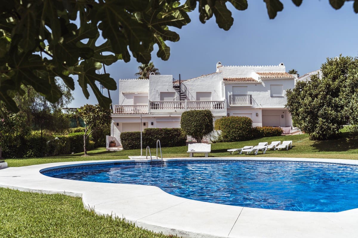 Casa de 3 habitaciones en Nueva Andalucia en venta con piscina garaje - 895.000 € (Ref: 5921758)