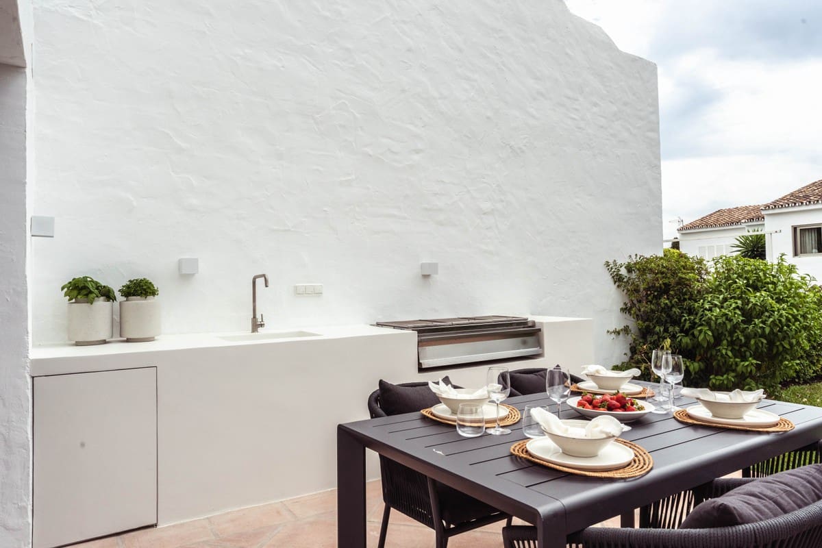 Casa de 3 habitaciones en Nueva Andalucia en venta con piscina garaje - 895.000 € (Ref: 5921758)