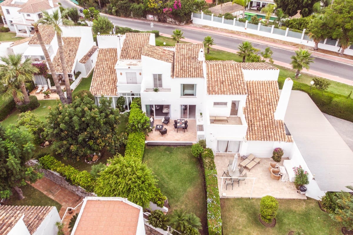 Casa de 3 habitaciones en Nueva Andalucia en venta con piscina garaje - 895.000 € (Ref: 5921758)