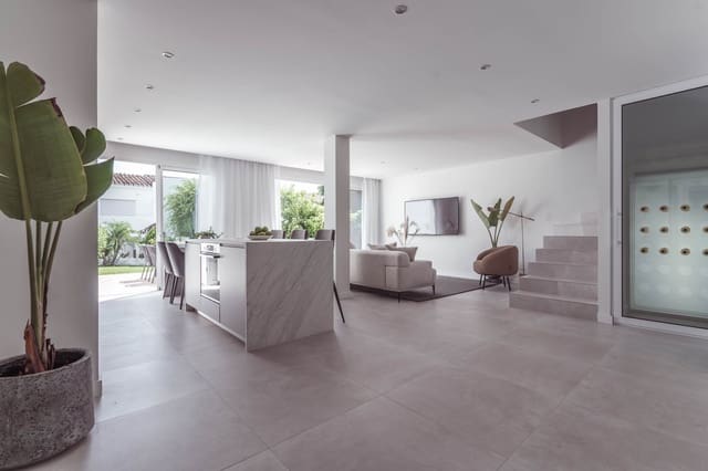 3 Zimmer Haus zu verkaufen in Nueva Andalucia, Marbella mit Pool Garage - 895.000 € (Ref: 5921758)