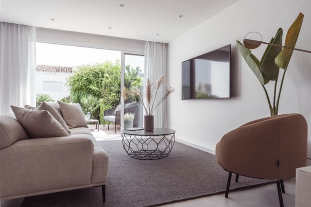 3 makuuhuone Omakotitalo myytävänä paikassa Nueva Andalucia, Marbella mukana uima-altaan 
autotalli - 895 000 € (Ref: 5921758)