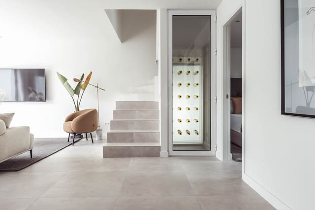 3 makuuhuone Omakotitalo myytävänä paikassa Nueva Andalucia, Marbella mukana uima-altaan 
autotalli - 895 000 € (Ref: 5921758)