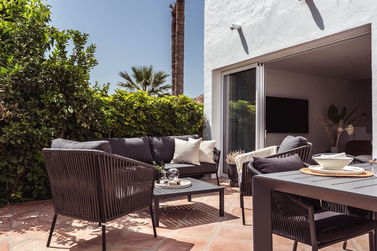 3 makuuhuone Omakotitalo myytävänä paikassa Nueva Andalucia mukana uima-altaan 
autotalli - 895 000 € (Ref: 5921758)