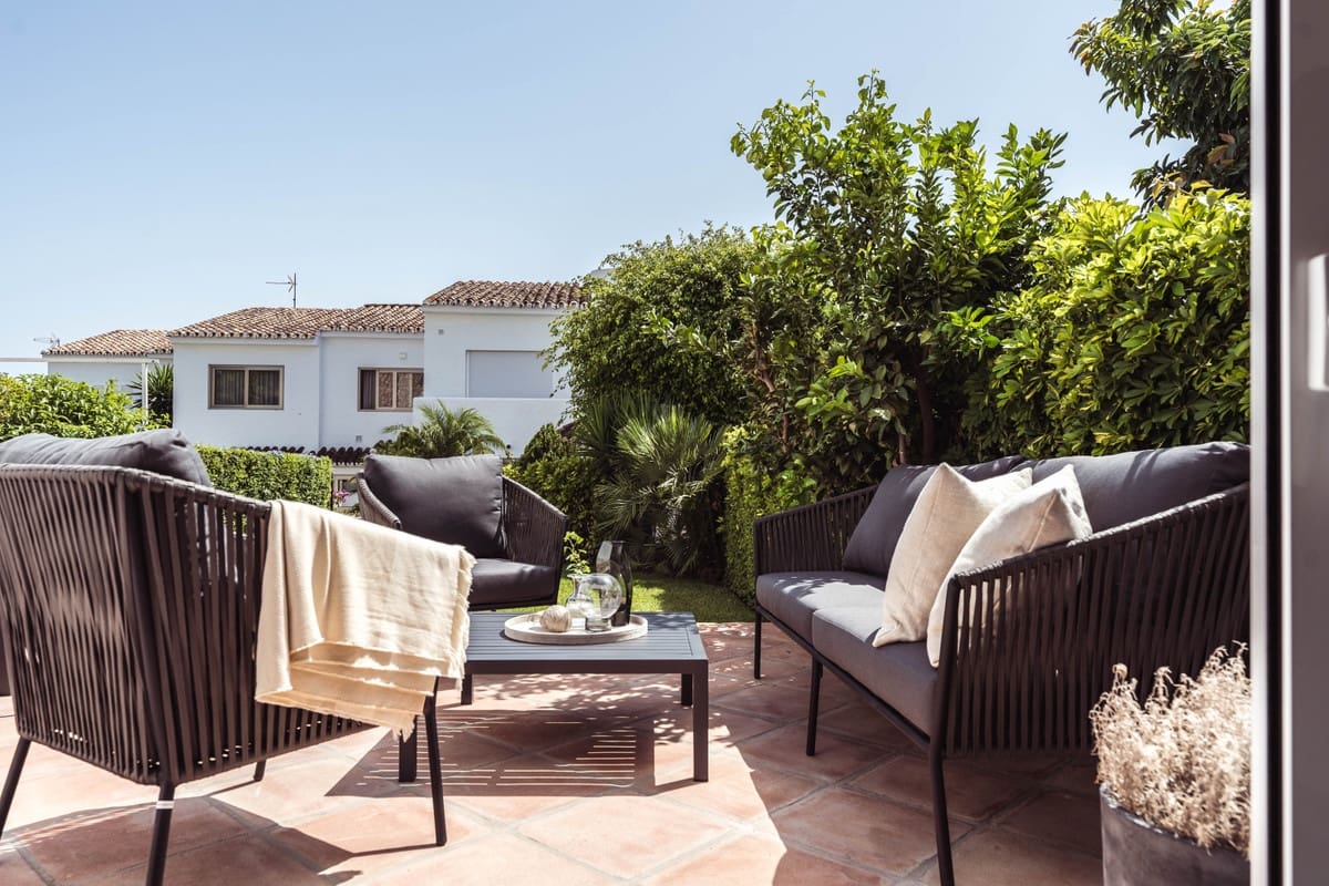 3 makuuhuone Omakotitalo myytävänä paikassa Nueva Andalucia mukana uima-altaan 
autotalli - 895 000 € (Ref: 5921758)