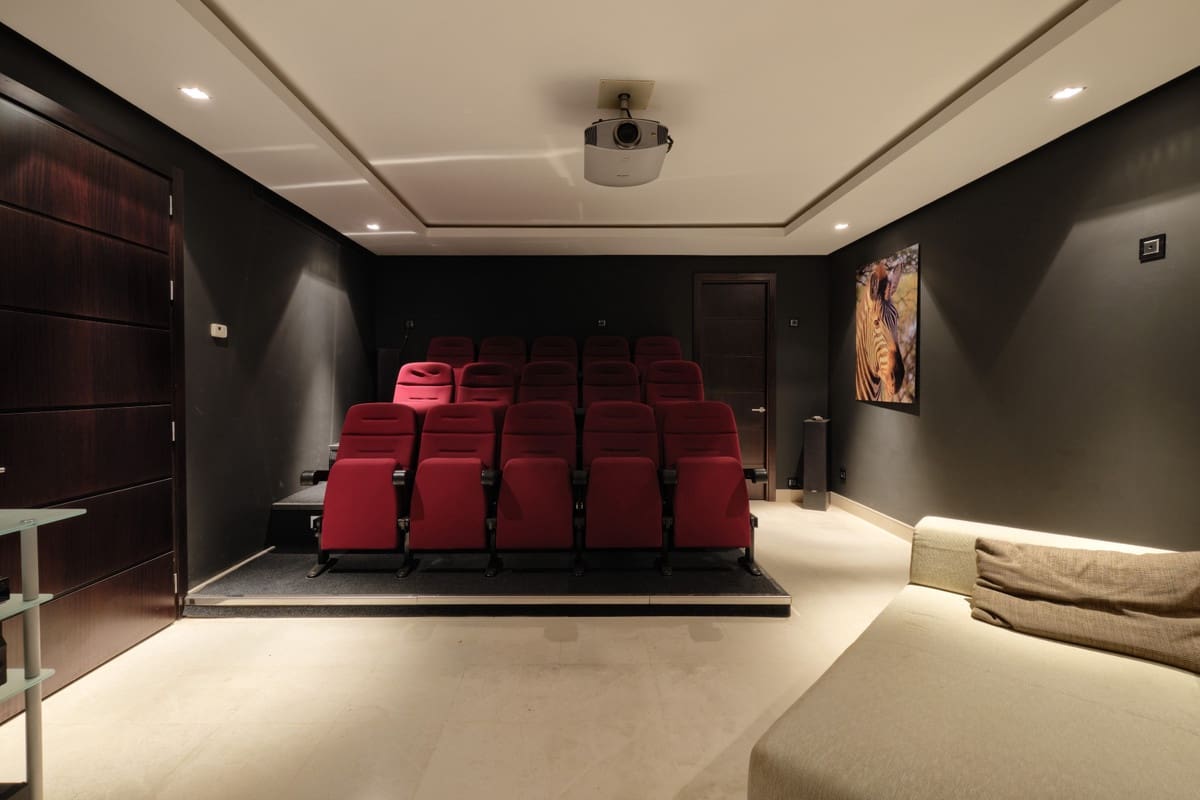 5 soveværelse Villa til salg i Istan med swimmingpool garage - € 3.750.000 (Ref: 5977650)