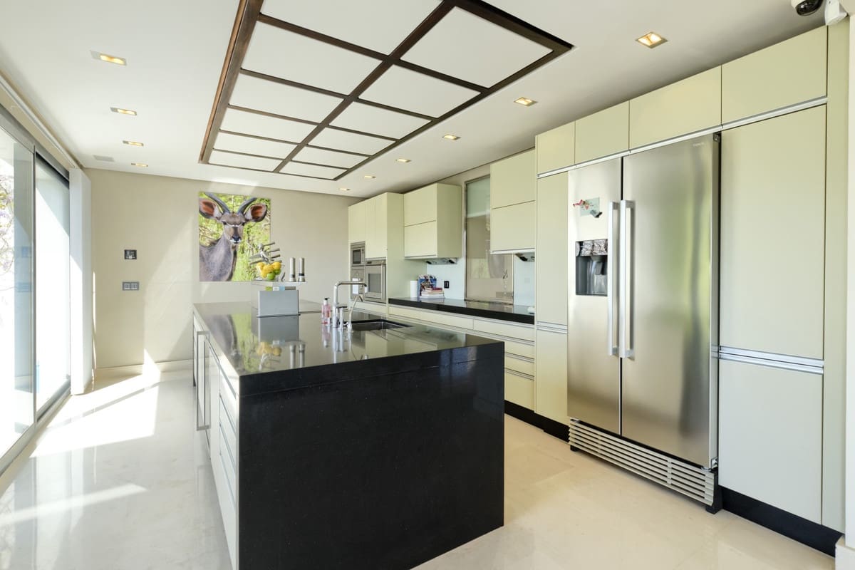 5 soveværelse Villa til salg i Istan med swimmingpool garage - € 3.750.000 (Ref: 5977650)