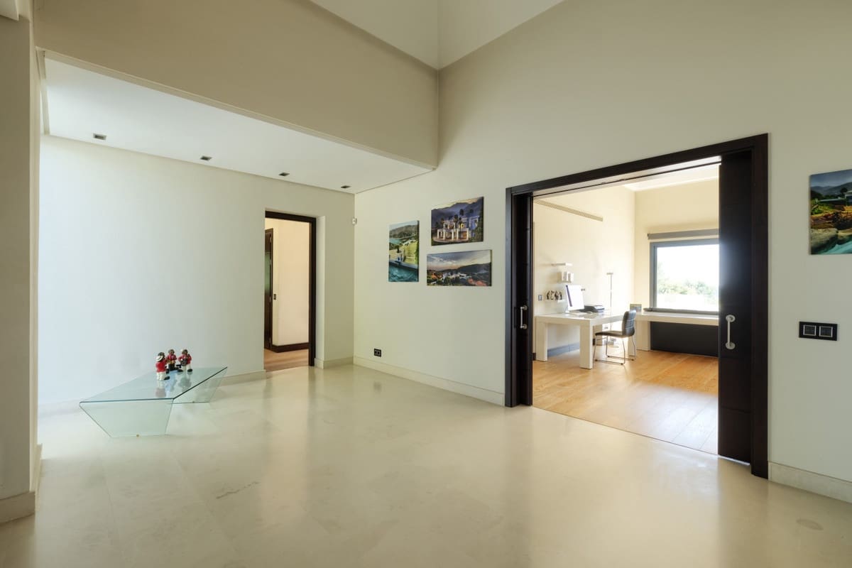 5 soveværelse Villa til salg i Istan med swimmingpool garage - € 3.750.000 (Ref: 5977650)