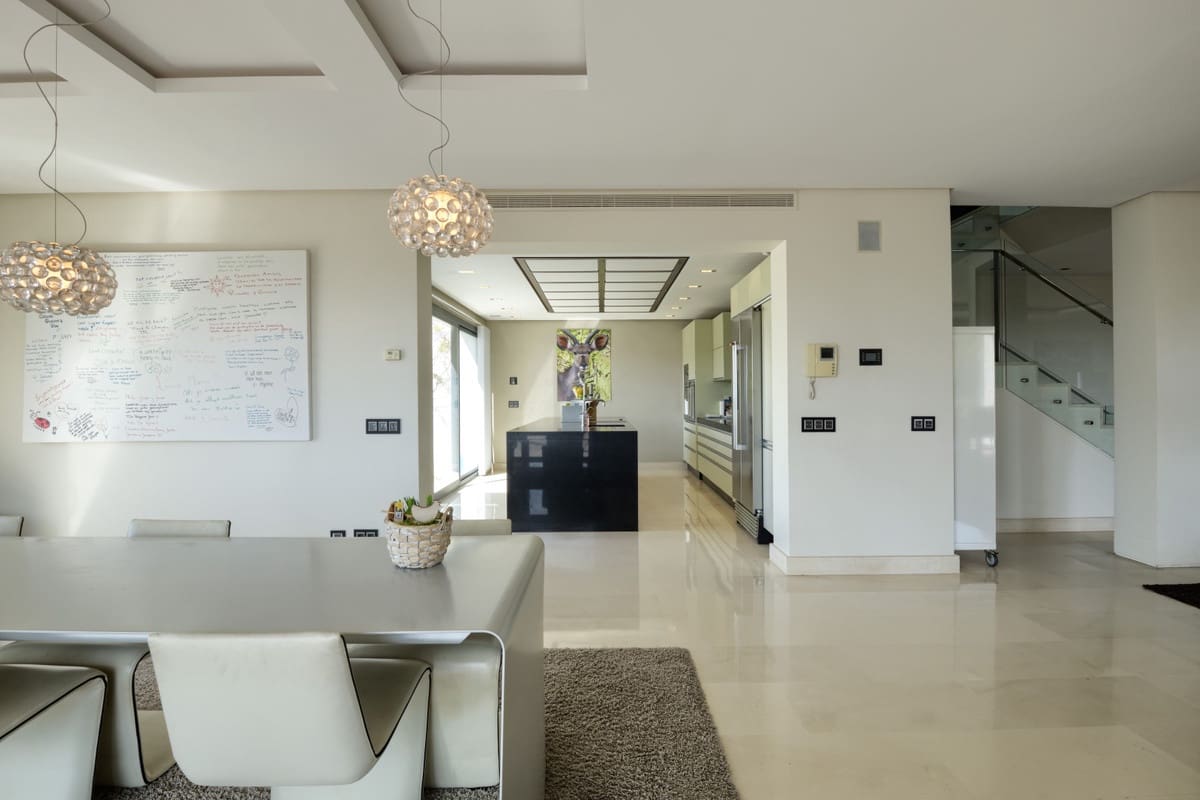 5 soveværelse Villa til salg i Istan med swimmingpool garage - € 3.750.000 (Ref: 5977650)