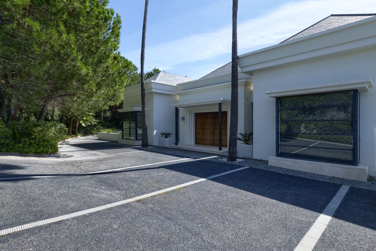 5 soveværelse Villa til salg i Istan med swimmingpool garage - € 3.750.000 (Ref: 5977650)