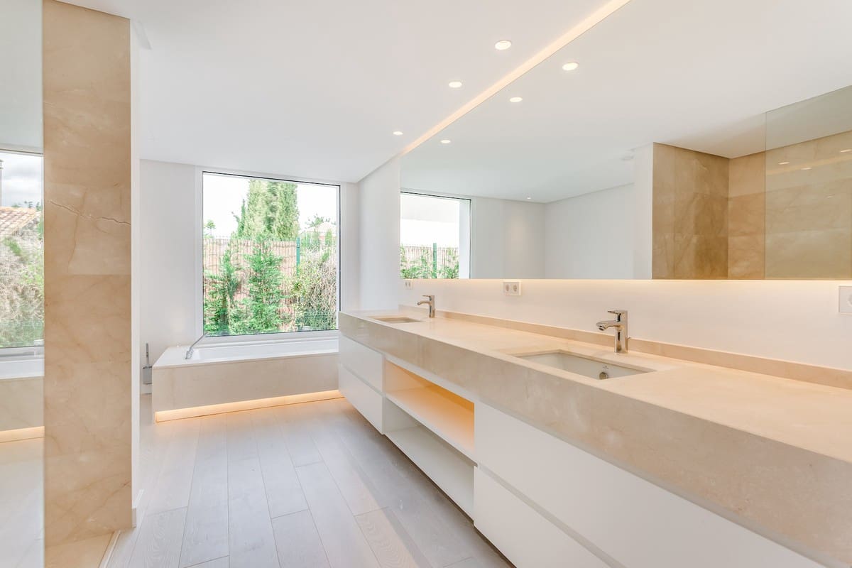 7 sypialnia Willa na sprzedaż w El Rosario z basenem garażem - 3 950 000 € (Ref: 6404266)